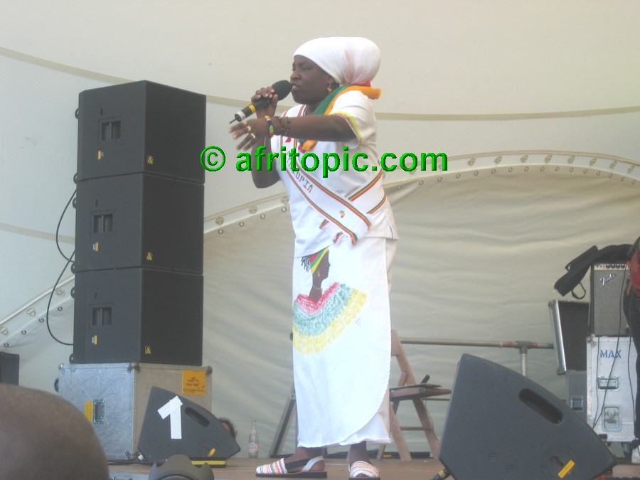 ../Images/AfricaFestival-28-29May05 183.jpg